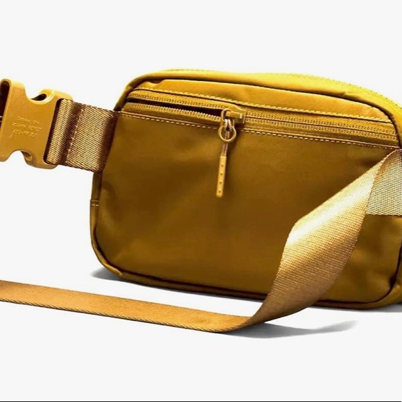 Lululemon Everywhere Belt Bag. Brand New. - Picture 4 of 4